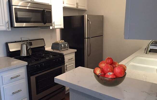 Beauitful Kitchens at NOHO GALLERY Apartments, North Hollywood , 91601