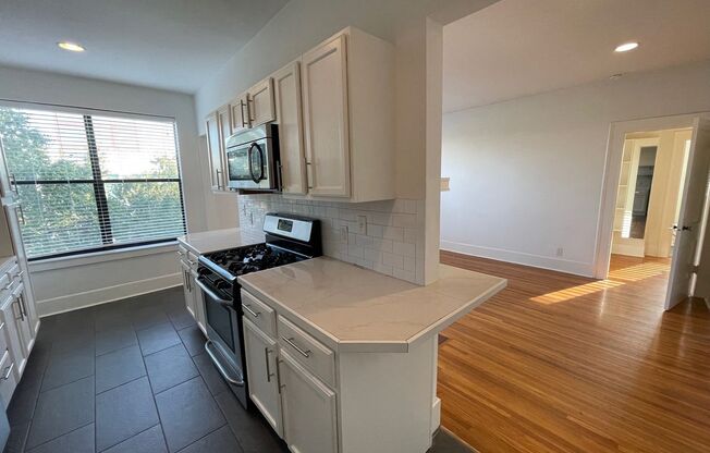 1 bed, 1 bath, 800 sqft, $995, Unit 09