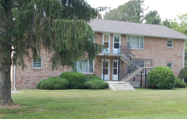 2 beds, 1 bath, 903 sqft, $1,290, Unit D-3