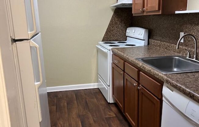1 bed, 1 bath, 665 sqft, $925, Unit 76