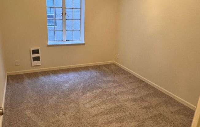 1 bed, 1 bath, 400 sqft, $995, Unit 319