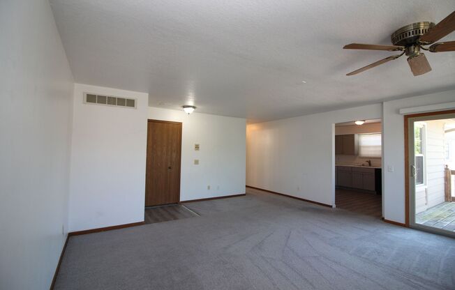 3 beds, 2 baths, $1,350