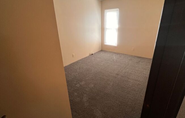 2 beds, 1 bath, 802 sqft, $875, Unit 27