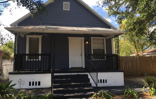 Vintage North Hyde Park Bungalow