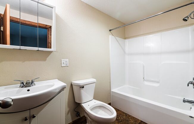 Studio, 1 bath, $615, Unit 9