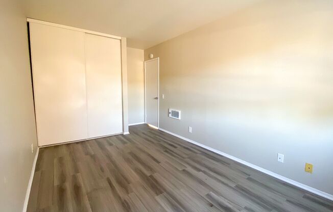2 beds, 1 bath, $1,975, Unit 4966-02