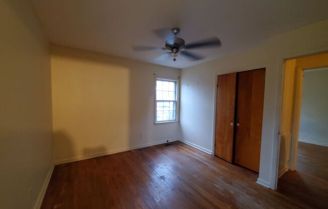 3 beds, 1.5 baths, $1,000