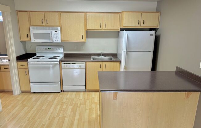 Gateway 2nd Story Condo with Laminate H/W's, A/C, Laundry In-Unit