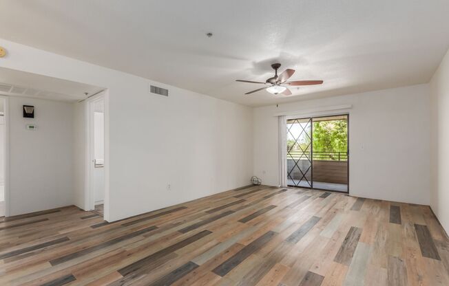 New Rental Listing in Scottsdale Springs Condominiums