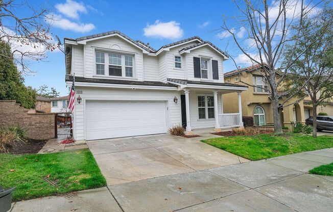 Spacious 2-Story 3-Bedroom Home in Chapman Heights' Aberdeen HOA!