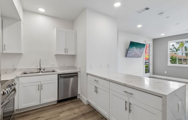 2 beds, 2 baths, 805 sqft, $2,795, Unit 4102