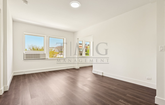 Brand New Andersonville 2 Bedroom | Spacious, Sun-Filled Layout with Private Kitchen & Laundry In-Unit!