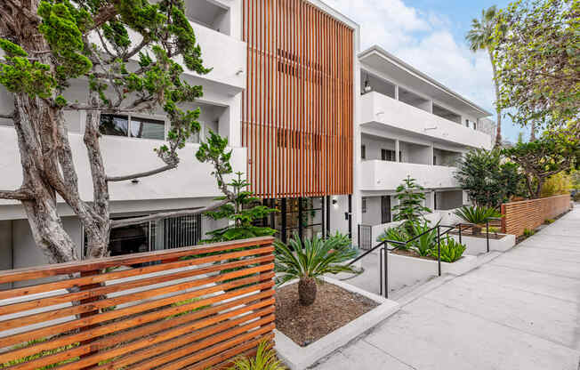 11728 Dorothy Street Los Angeles, CA 90049