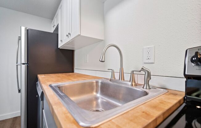 1 bed, 1 bath, 560 sqft, $1,075, Unit 11