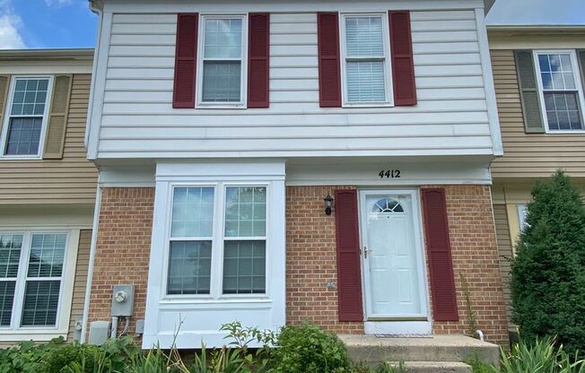 Stunning 3BedroomTownhome in Silver Hill Farm!