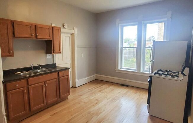 2 beds, 1 bath, 925 sqft, $925, Unit #2 Lower East