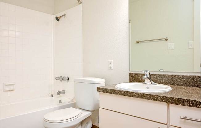 Arlo on 10th |Bathroom