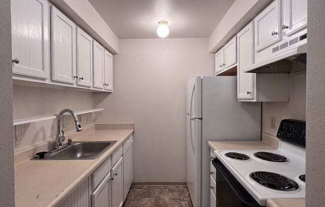 2 beds, 2 baths, 823 sqft, $1,719, Unit 202