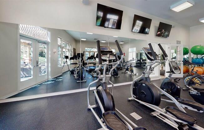 Fitness Center With Modern Equipment at Glen at the Park, Colorado, 80017