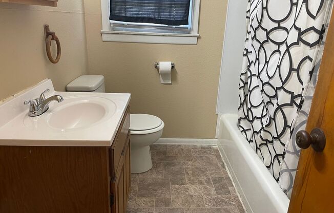 2 beds, 1 bath, 1,855 sqft, $825, Unit Lease only