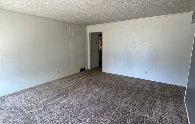 Cozy and Comfortable 3 Bed Home! Sandia School District!