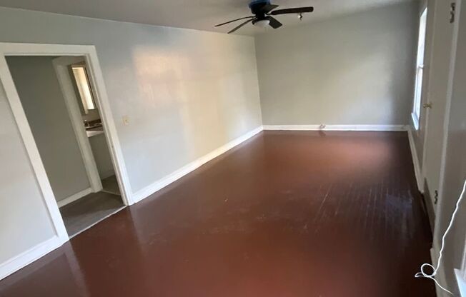 2 beds, 1 bath, $700