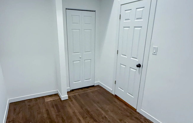 8714 S COMMERCIAL AVE