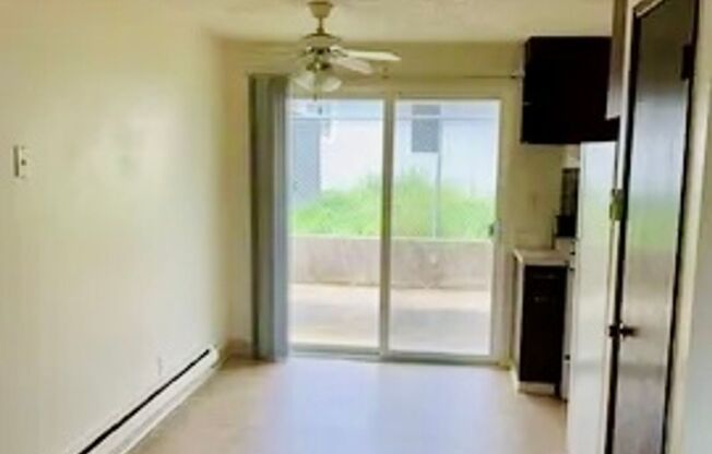 2 beds, 1 bath, 895 sqft, $1,600, Unit 6725