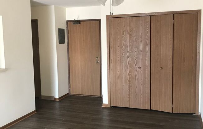 3 beds, 1 bath, 1,040 sqft, $1,695, Unit 3164-308