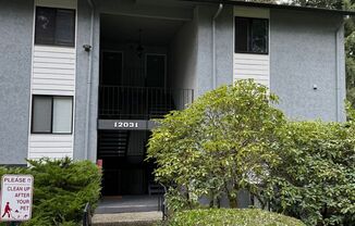 Kick Back, You’re Home! Top-Floor Bliss in the Heart of Kirkland.