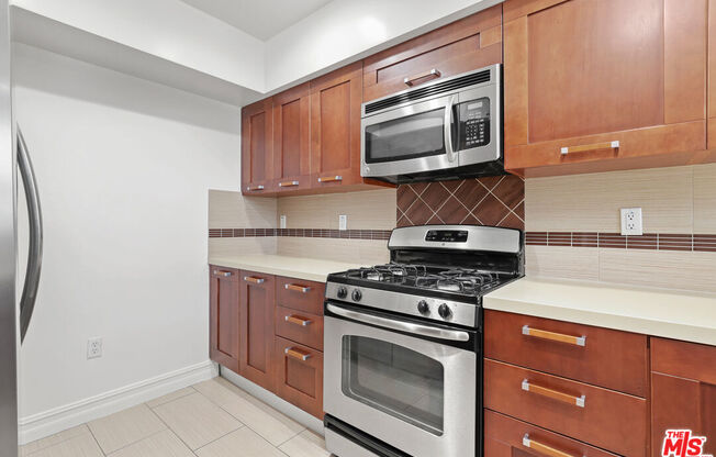 1240 S Sherbourne Dr Unit 302