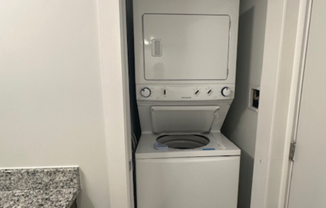 1 bed, 1 bath, 482 sqft, $1,325, Unit L108