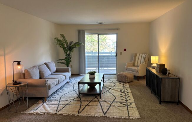 2 beds, 2 baths, 1,040 sqft, $1,825, Unit 20
