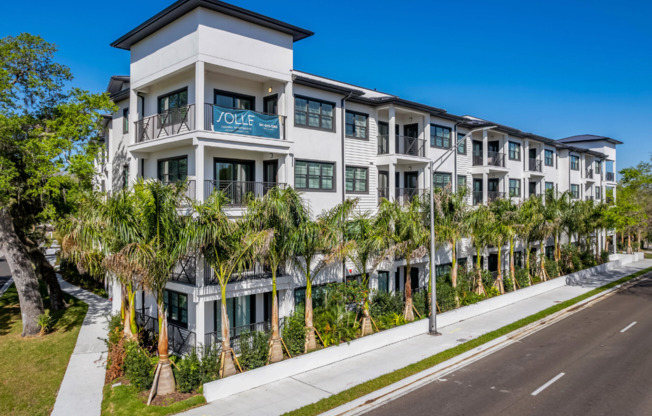 1 bed, 1 bath, 713 sqft, $1,700, Unit 111