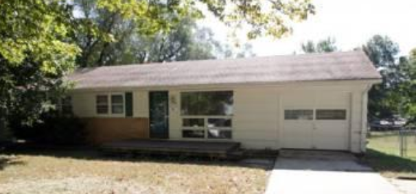 Cute 3 Bed 1.5 Bath Home in KCMO-Available in JUNE!!