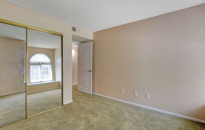 3 beds, 2 baths, $1,520, Unit # 1039