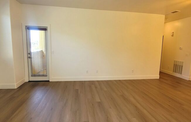 1 bed, 1 bath, 800 sqft, $1,720, Unit E10