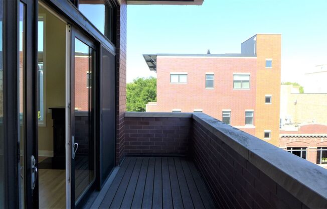 2143 N Damen