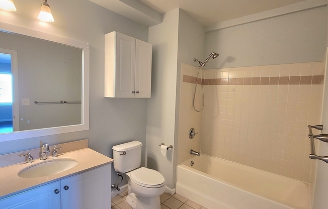 1 bed, 1.5 baths, 1,083 sqft, $2,600, Unit 602