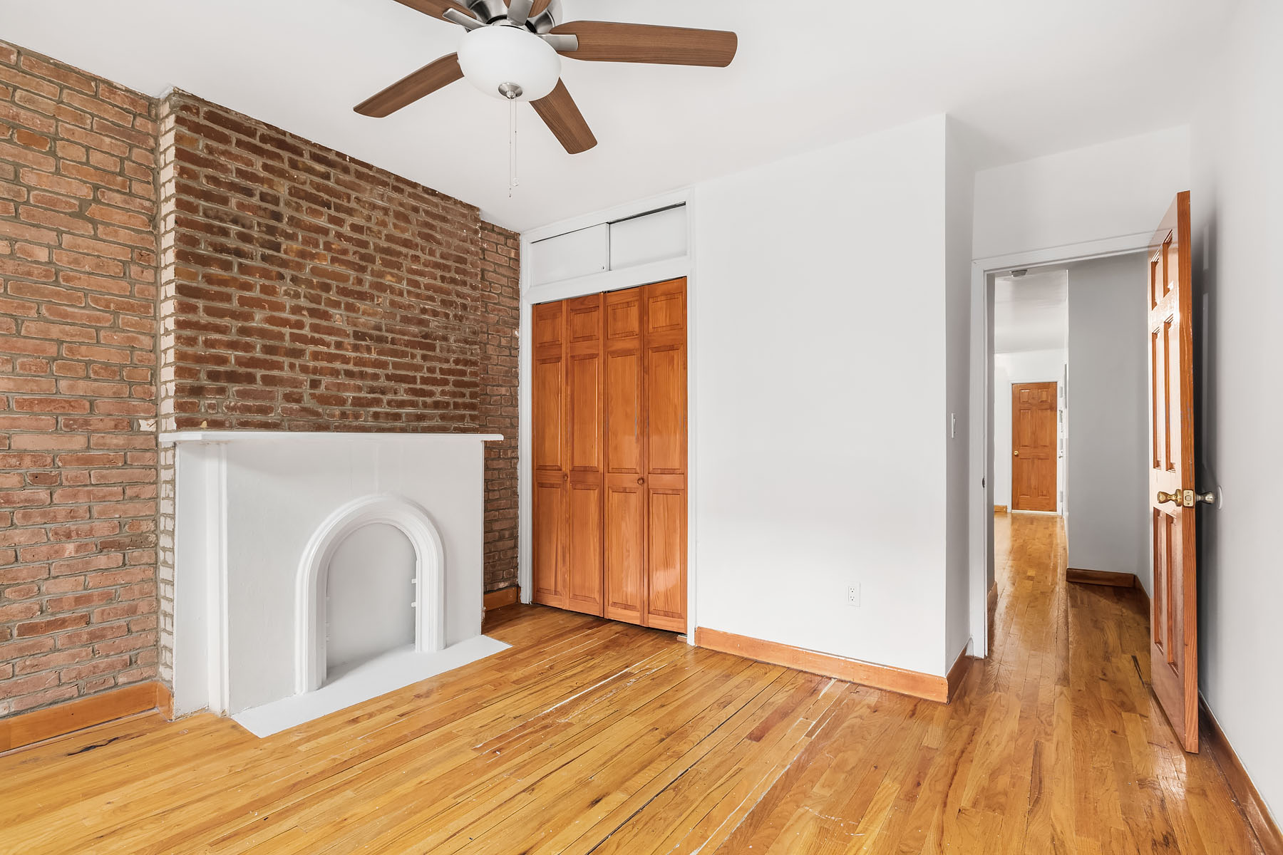 258 W 15 ST