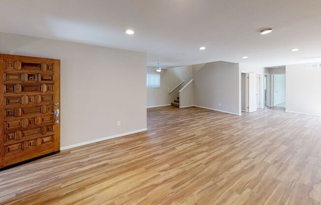 HUGE House!! CLOSEST to Campus!