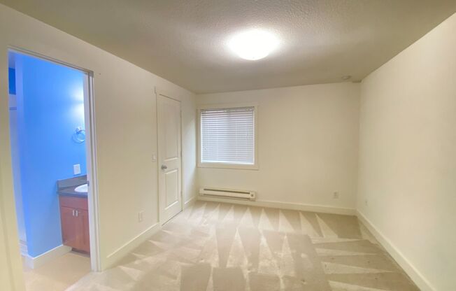 3 beds, 2.5 baths, $2,750, Unit APARTMENT B120