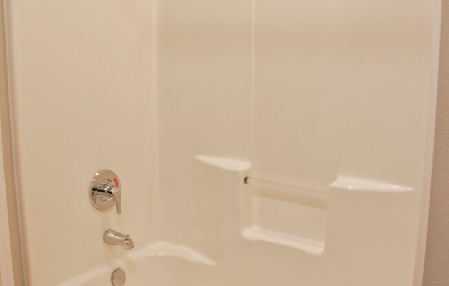 2 beds, 2 baths, 958 sqft, $1,275, Unit 203