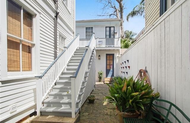 1427 SAINT MARY ST