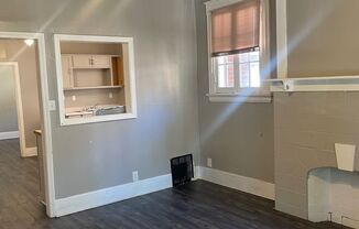 2 beds, 1 bath, $1,050, Unit Unit 3