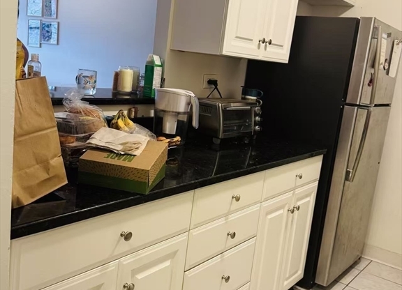 1 bed, 1 bath, 988 sqft, $3,300, Unit 4J