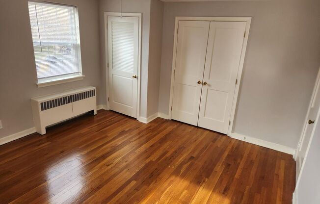 2 beds, 1 bath, 897 sqft, $2,385, Unit A-24