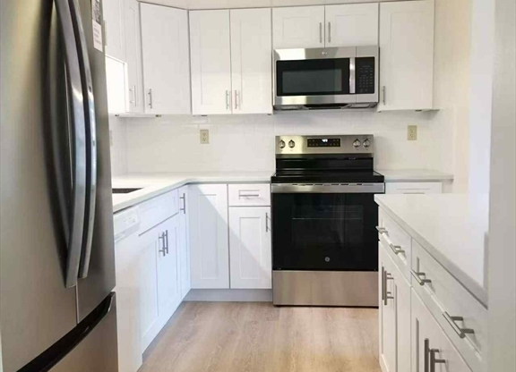 2 beds, 2 baths, 1,020 sqft, $4,200, Unit 302