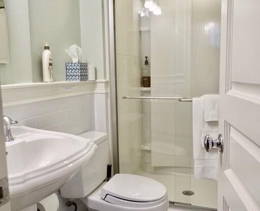 Studio, 1 bath, 395 sqft, $2,300, Unit 2F