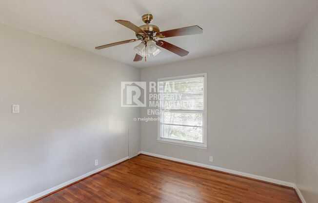 3 beds, 1 bath, $1,300